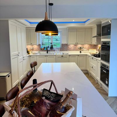 The kitchen island with a welcome hamper