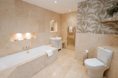 Bathroom one at Langtoft Stud