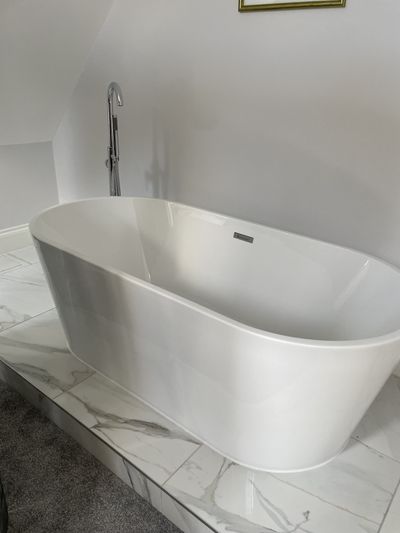 The free-standing bath in the bedroom at Willow Lodge
